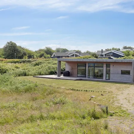 Havsutsikt Och Mys I Arkitektritat Hus